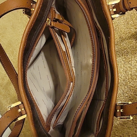 Michael Kors Medium Jet Set Tote - Picture 6 of 12